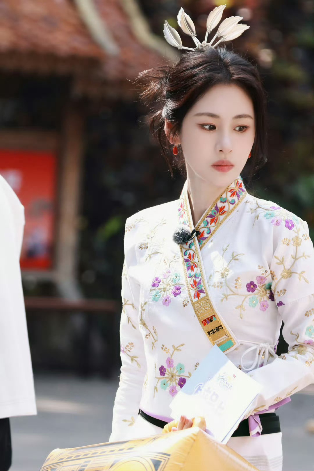 真的被张碧晨笑到，找人全靠认妆造，看头发就能精准找到刘雨昕，这专属识别码也太好认