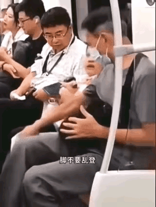 遇到这样的孩子和家长，一定要死劲地表扬他、鼓励他！甚至还要奖励他。