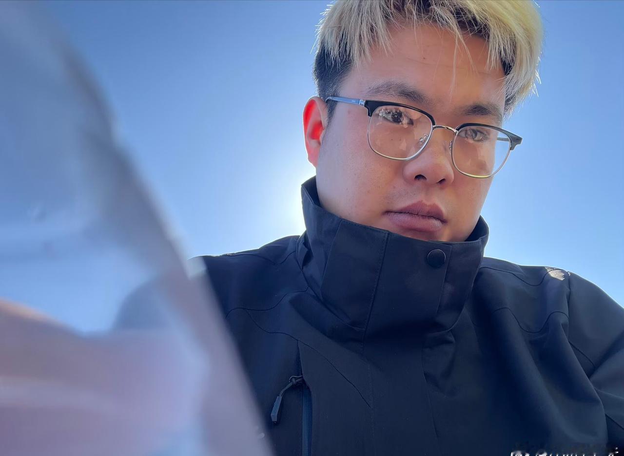 在南京江宁，20想谈恋爱好好谈的平时就是两点一线上班，想谈恋爱主动点爱情不就来了