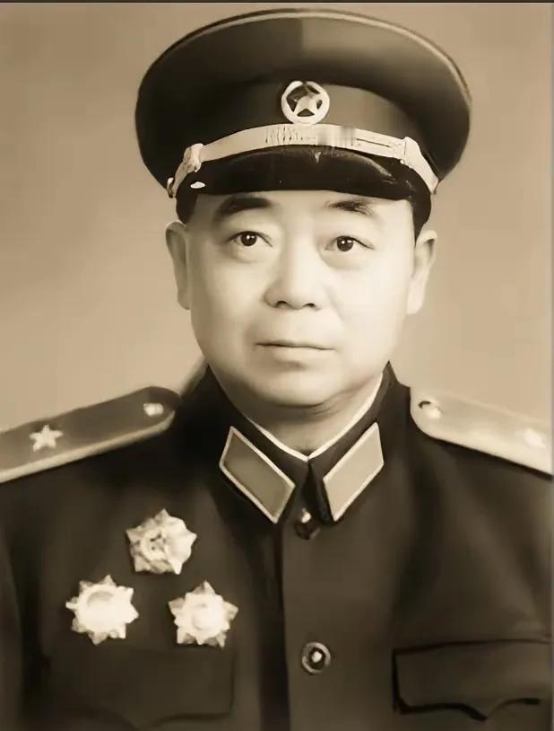 1950年，刚改编为高射炮一师副政委的李大清，申请回家探亲，带着一个警卫员和两名