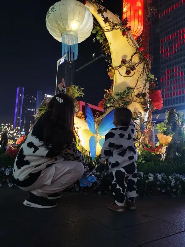 女子带娃看病娃走丢，一年后专程致谢，这事儿太暖心了。2025年2月底，“牛牛妈”