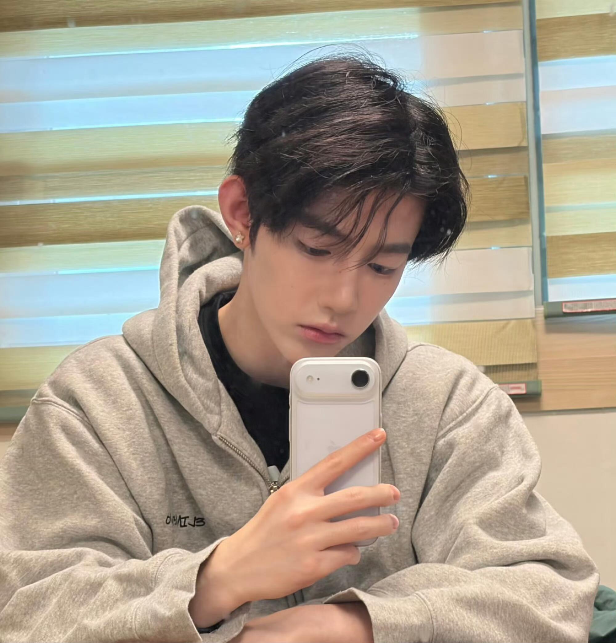 章昊 古希腊掌管对镜自拍的神章昊 掌管对镜自拍的神