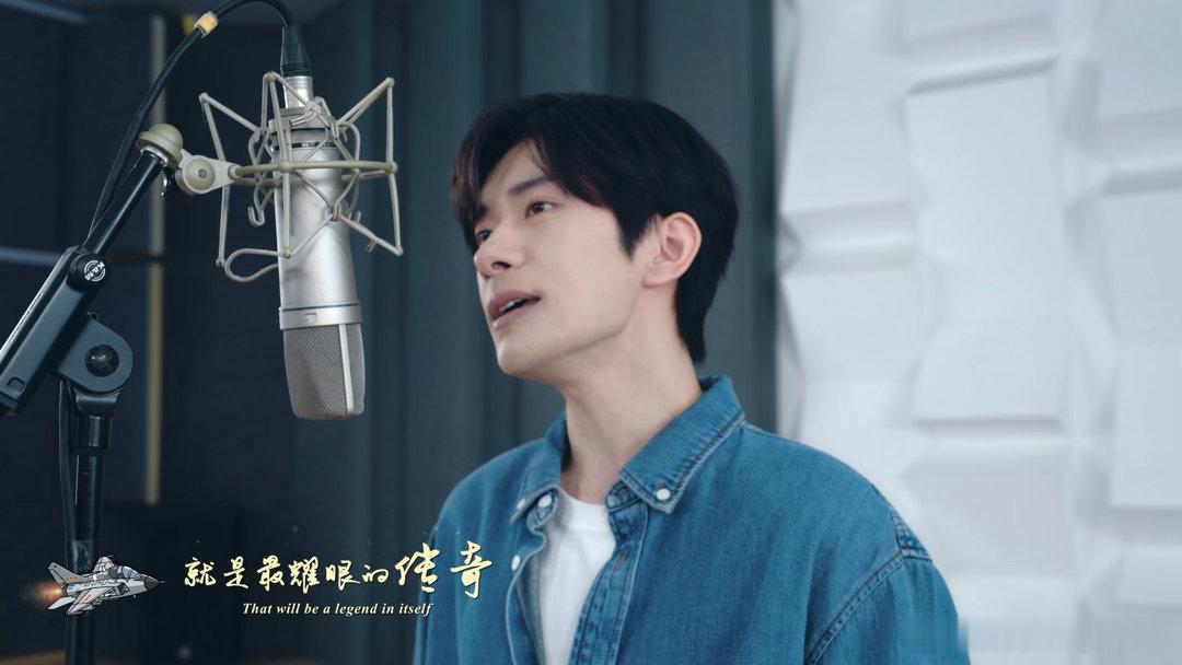 易烊千玺新歌是空军招飞主题曲 心怀空天梦想，不惧前路漫漫。易烊千玺演唱《飞行少年