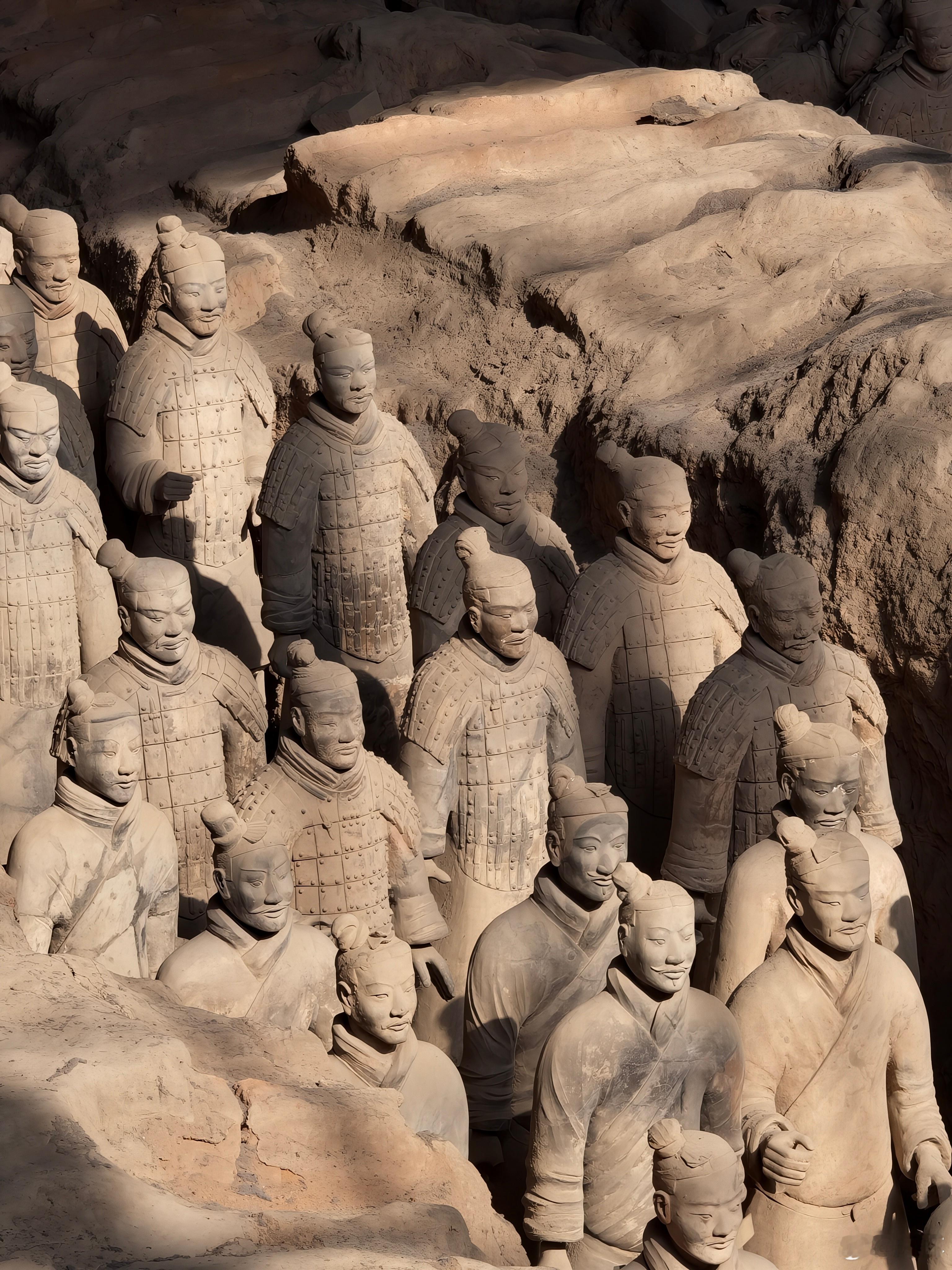 感知幸福中国陕西行 今天打卡了一波秦始皇陵兵马俑，亲眼见到地下秦军军团，震撼感直