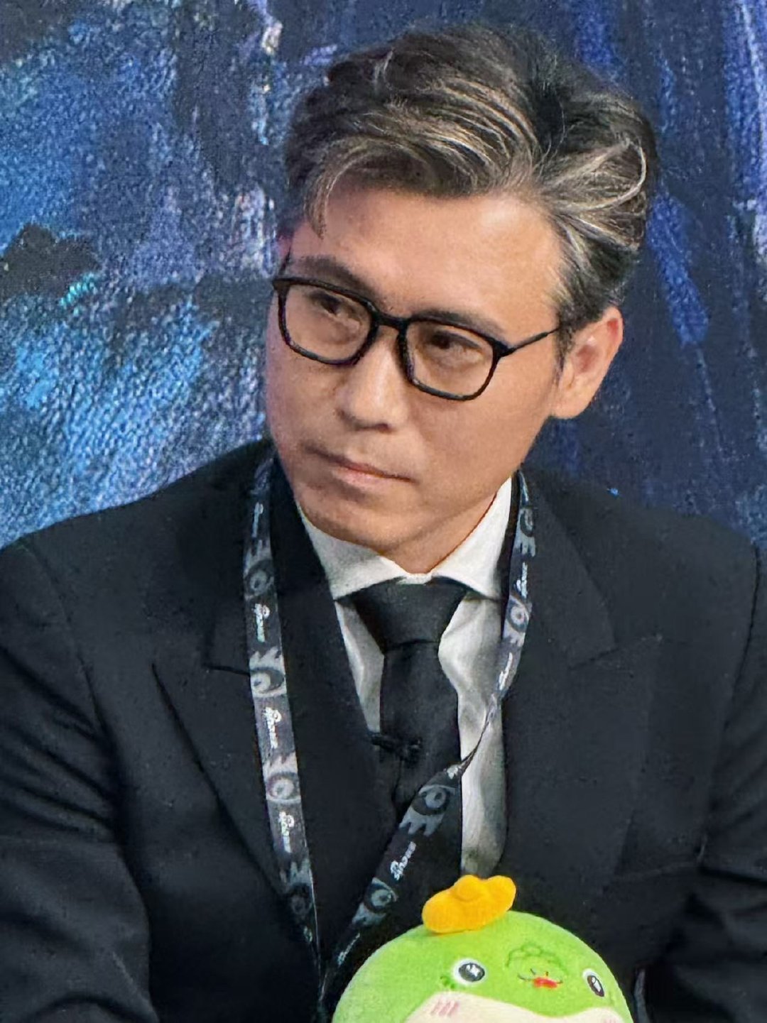 李乃文昨天下楼今天扫楼 点击就看李乃文凭一己之力笑翻直播间！此人已经神到昨天下楼