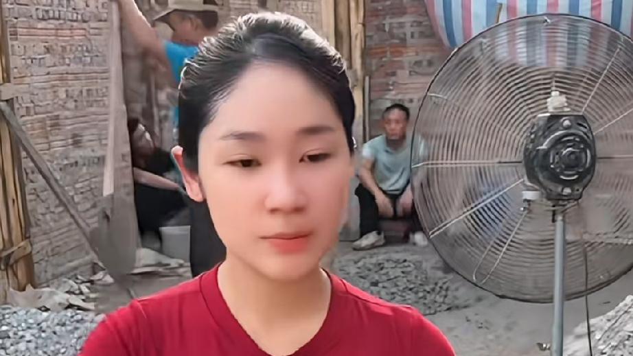小松和秋秋在越南省城安沛建民宿，这是给他们自己建的民宿。两个父亲，一个是秋秋的爸