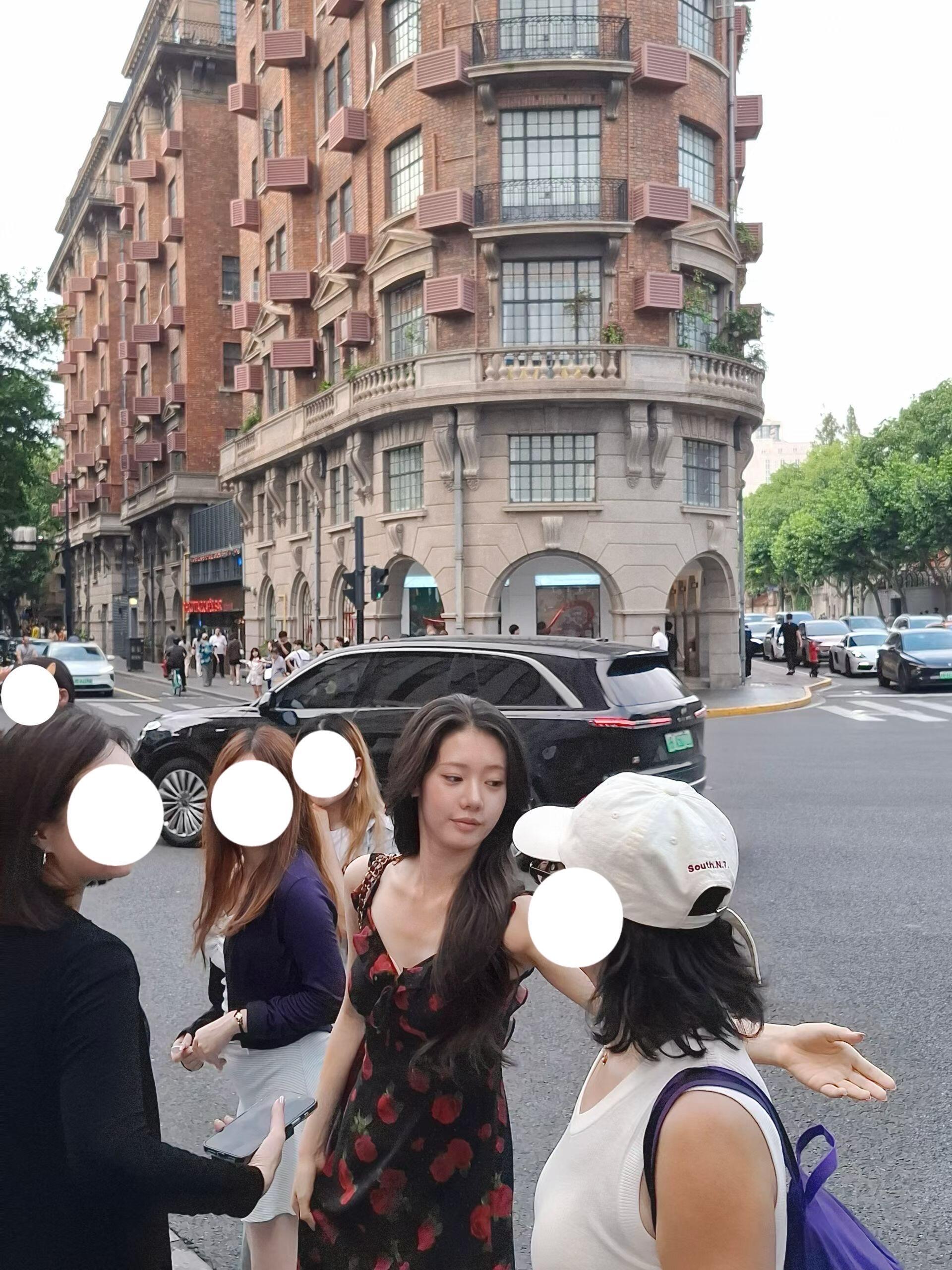 李茶仁RORA在上海被网友偶遇了