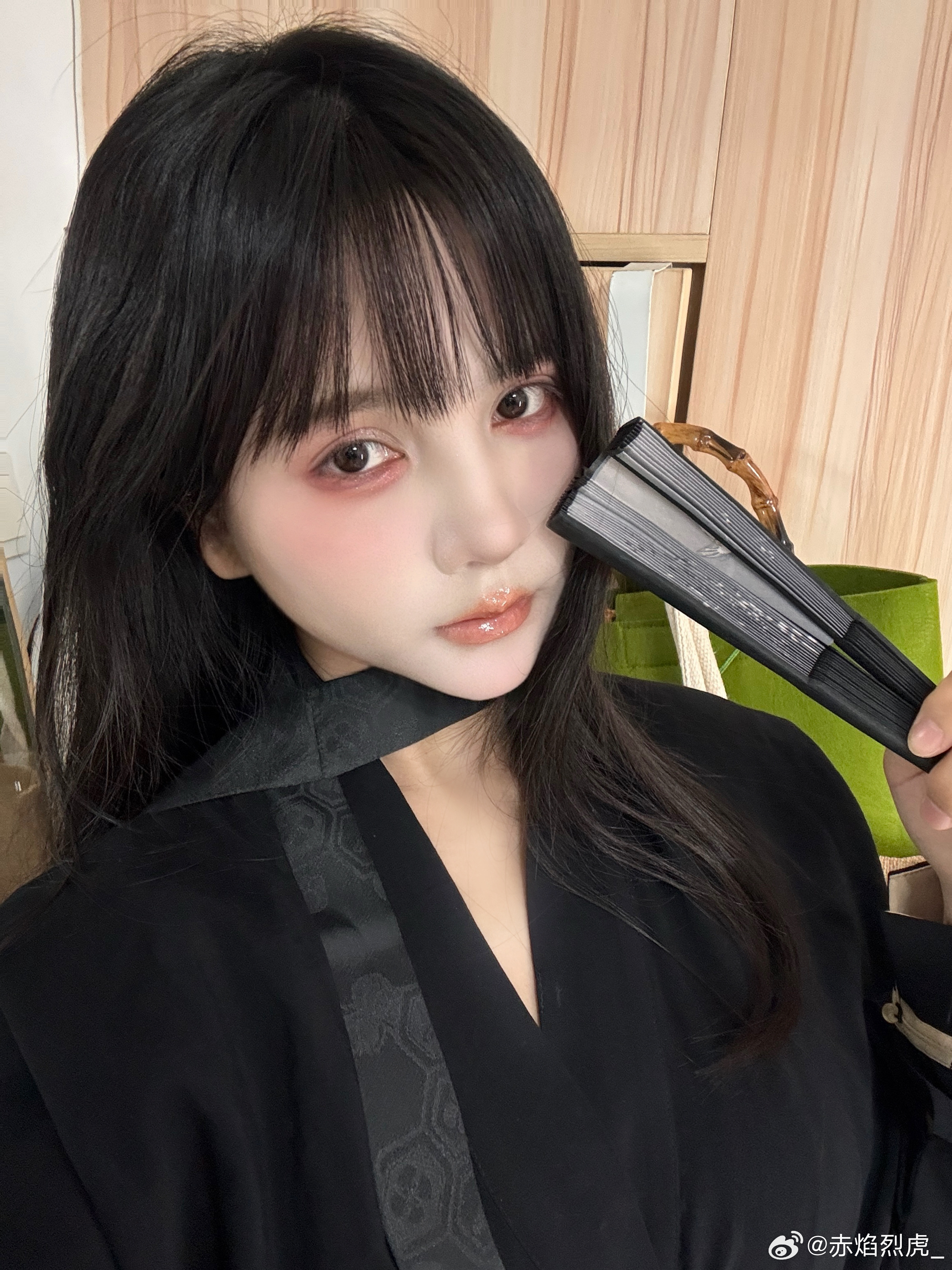 反复看我都不帮我点个赞吗？ ​​​