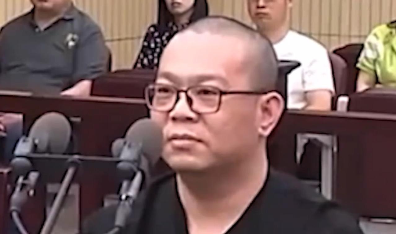 法治利剑斩金融巨贪：白天辉死刑案的法律认定与反腐启示
 
2025年12月9日，