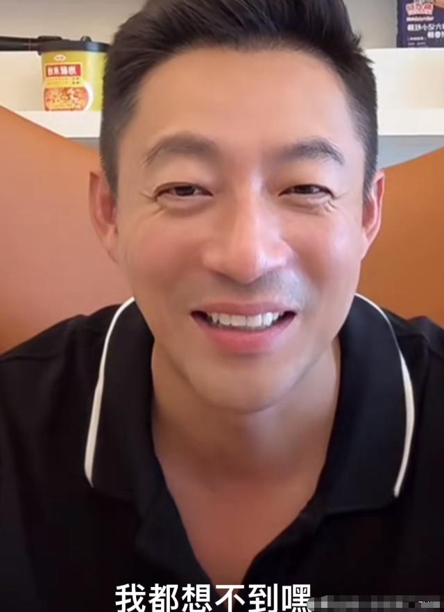 汪小菲带霖霖和姐姐吃牛排，刚开始还挺寻常，谁想到霖霖一句话直接把氛围带跑了。
他