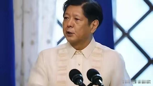 菲律宾总统小马克斯拿出了西方理论学。

他自己憋出一个词，叫"邻近论"。

说白