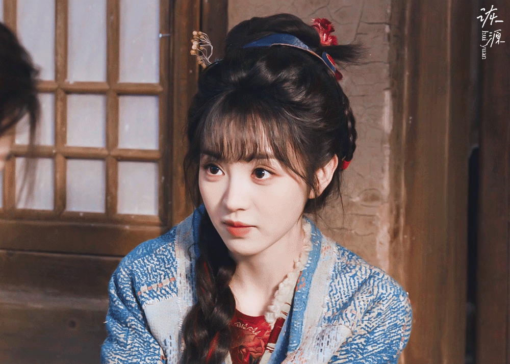 田曦薇 《逐玉》樊长玉 / 动图▷EP10-07 蓝衣+单边麻花辫-大大方方地提