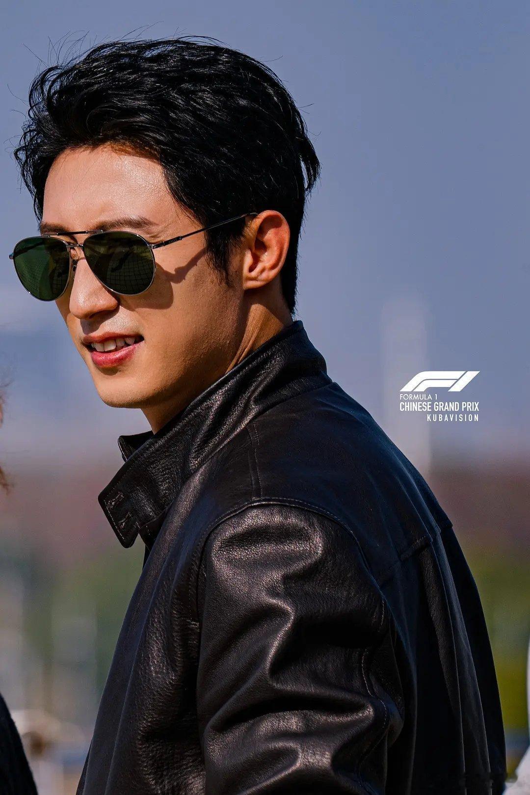 黄景瑜是唯一不p图更帅的男人了吧 