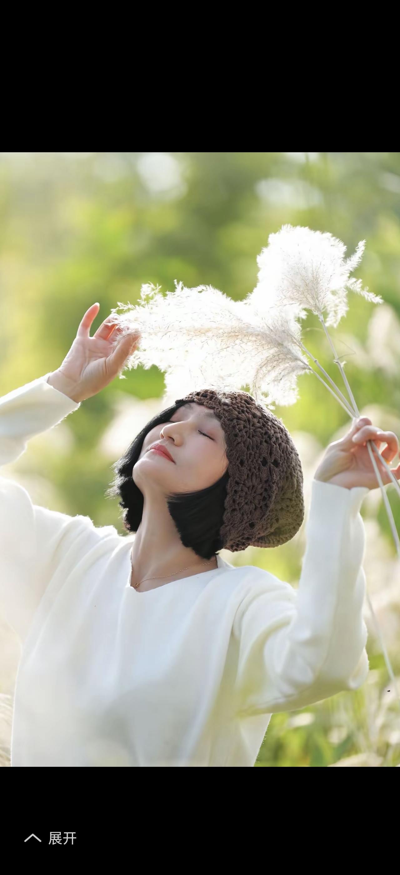 芦花飞，那场景简直美到窒息。就像钱塘雨蕉诗里写的“白絮茫茫云水间，秋光静美殊嫣然