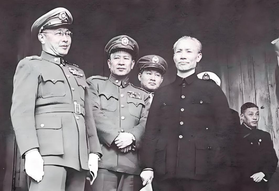 蒋介石“八大金刚”，何应钦和陈诚是死对头，两人明争暗斗二十多年。
关于他俩的矛盾