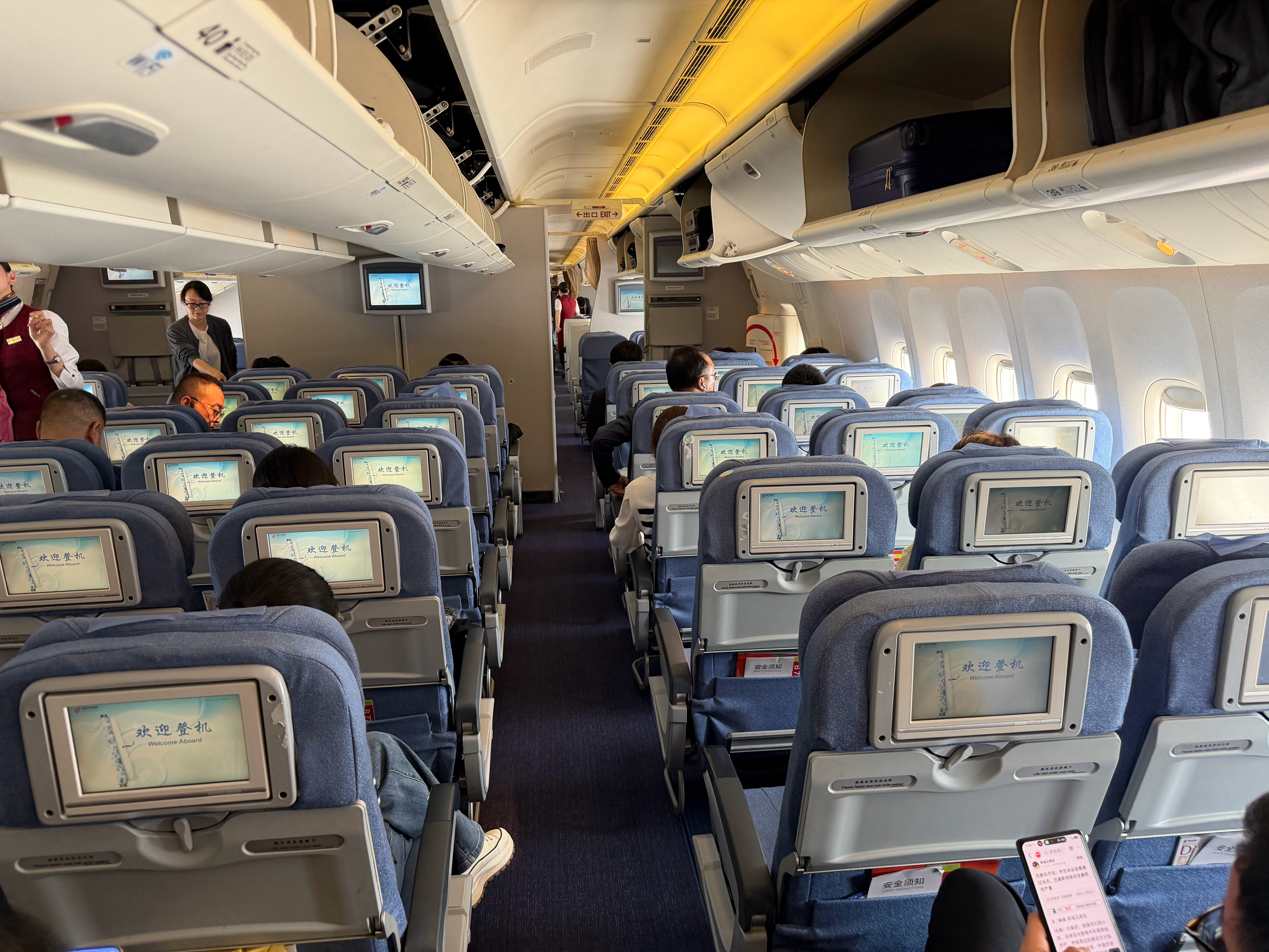 由于本人社恐，坐飞机高铁，喜欢过道座位，上厕所啥的，不麻烦别人站起来 