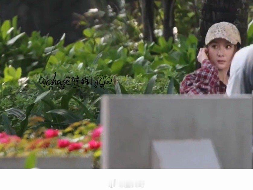 杨幂末路狂花新路透哦哟，昨天还是温柔又气质的大姐姐。今天就看到杨幂在《末路狂花》