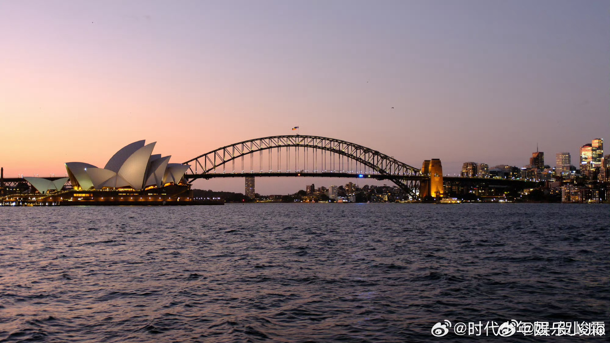贺峻霖悄悄跑出去旅行了！！给粉丝送来了他悉尼旅行明信片看到p5后，终于小贺说的虚