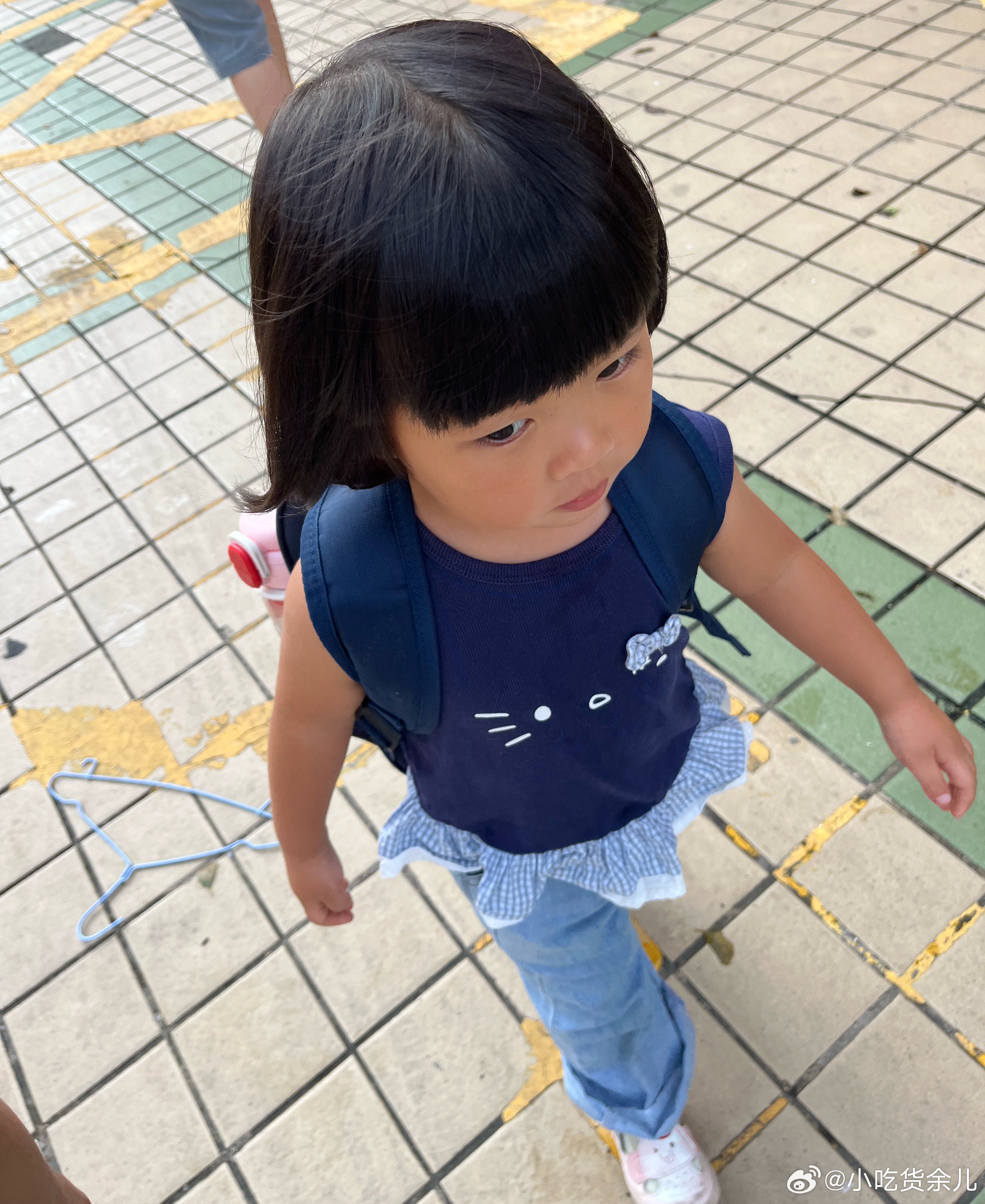 妈妈已经被嫌弃了昨晚睡觉和我说，妈妈王老师好漂亮，你都没有她漂亮，你太黑了，她的