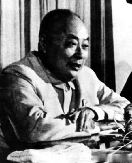 【陈毅临终前，毛主席派叶帅为他平了反】
陈毅是因为“二月逆流”被打倒的。这是他一