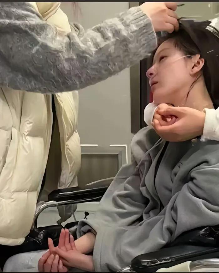 赵露思生病停工了，这件事情居然上了热搜，普通人不也生病吗，更何况工作强度如此之大