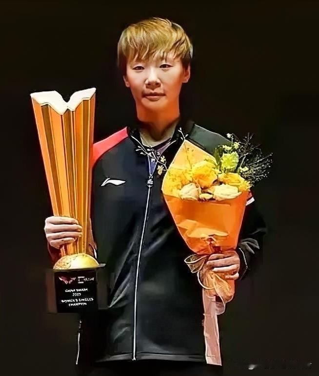 什么是格局
看看王曼玉
奖金刚到手，还没捂热乎就给送出去了。她可是把钱花到了刀刃