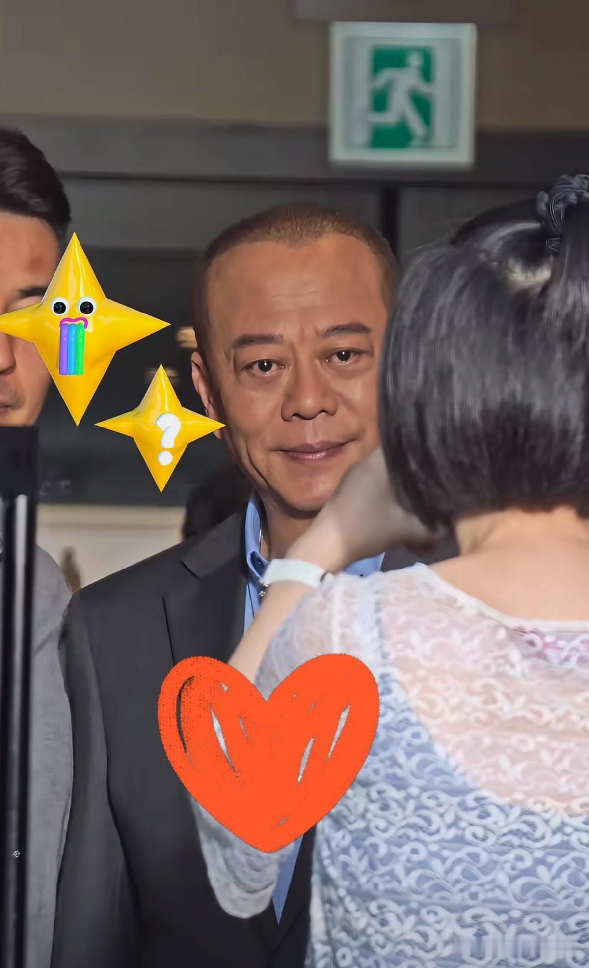 66岁的他，瘦到脸颊凹陷，站在古天乐旁边，网友直呼“认唔出”。那个一笑就让人安心