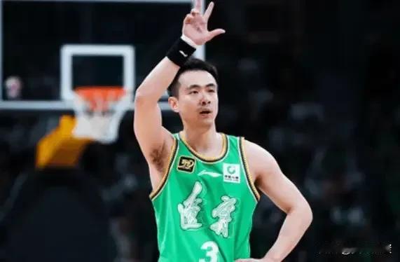 赵继伟打国际比赛虽然表现一般，但解说国家队比赛那可是杠杠滴！

作为一名控球后卫
