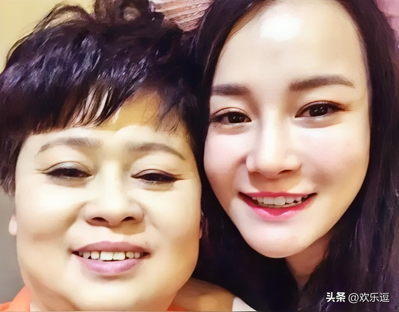 面相学真的骗不了人，
不信你看冉莹颖的妈妈，
她的腮骨宽阔往外翻，又是眉压眼，一