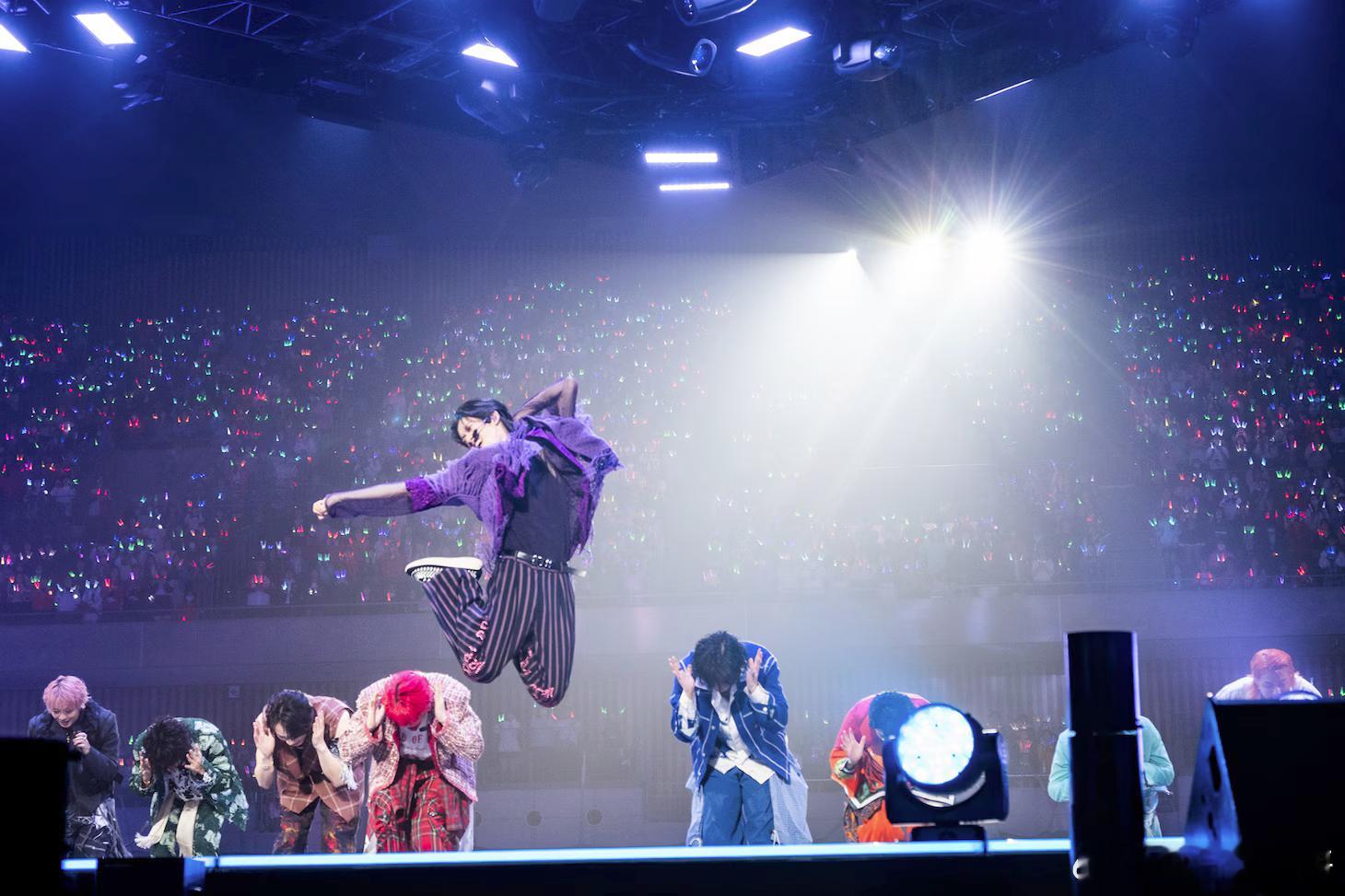 既然是“VS.”，好想看超特急 的男饭和桃色幸运草Z 的女粉在线比嗓门（开玩笑）