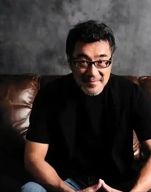 1994年，李宗盛的告别演唱会，台下坐着他的妻子朱卫茵。谁都没想到，当嘉宾林忆莲