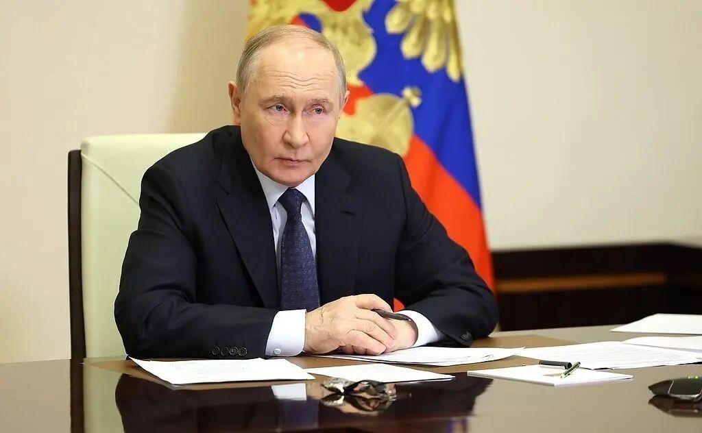 伊朗终于有靠山了！普京亲自撑腰，特朗普急了放狠话

4月12号，俄罗斯总统普京直