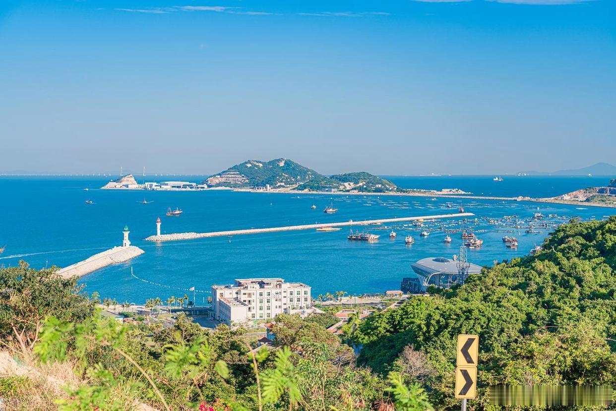 奔赴山海，拥抱自由，踏浪而行，自在随心～ 