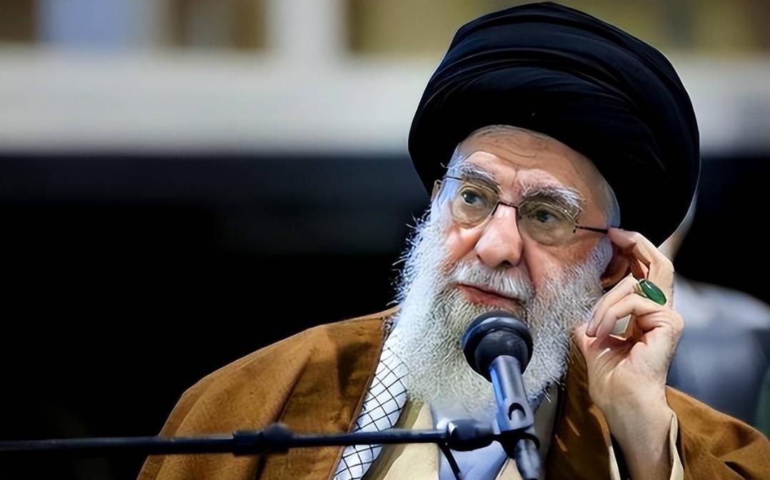 哈梅内伊早就解释过“文化安全”的重要性：“文化主导比经济和政治主导更危险。
为什