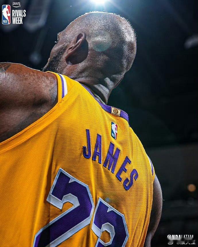 明天上午11点，在五星体育电视直播洛杉矶德比。伦纳德大战詹姆斯 精彩激烈不容错过