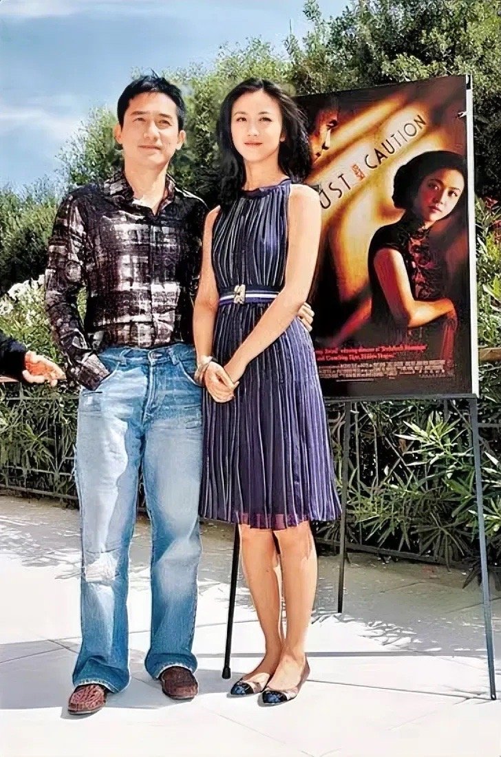 梁朝伟和汤唯都是很好的演员，可惜两人再没同框过。色戒是李安导演最好的电影，镜头语