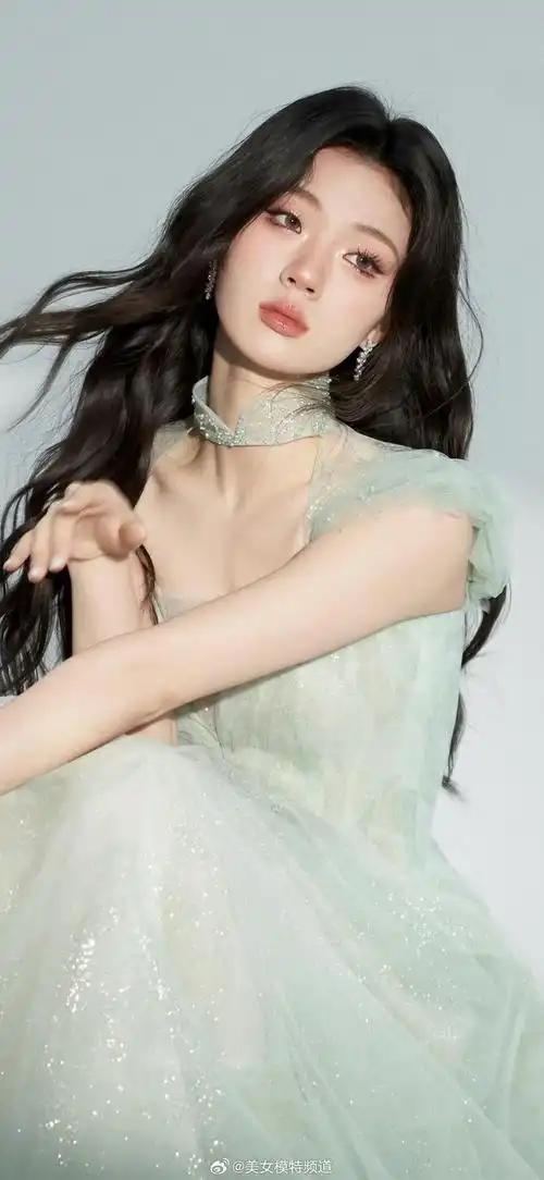 她此前的言论带有明显的主观偏见与攻击性，道歉却轻描淡写，缺乏对自身问题的正视，更