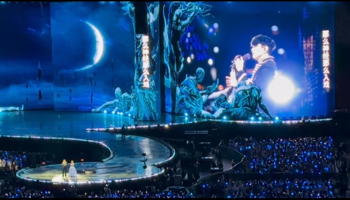 蔡依林林俊杰合唱第三人称蔡依林林俊杰唱第三人称演唱会最惊喜的环节莫过于此！蔡依林