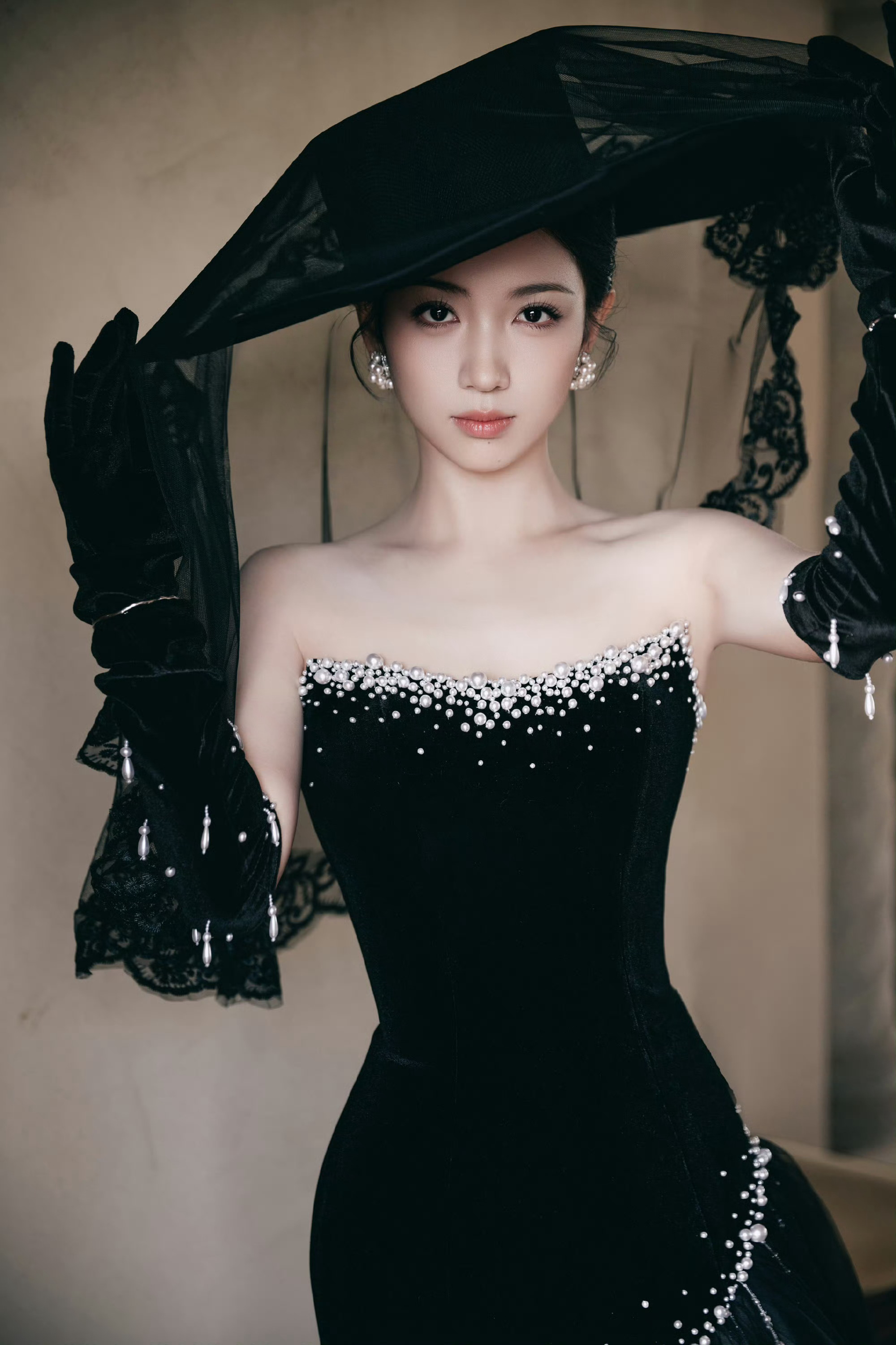 哇哇哇，是代露娃新图我们有救了，女王级别！！你真的要美死我[期待][期待][期待