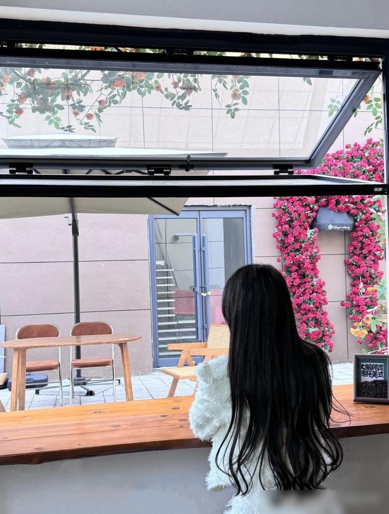 近日，深圳某29岁已婚女士(湖北随州人)很苦恼。

这位姑娘是武汉某211大学的