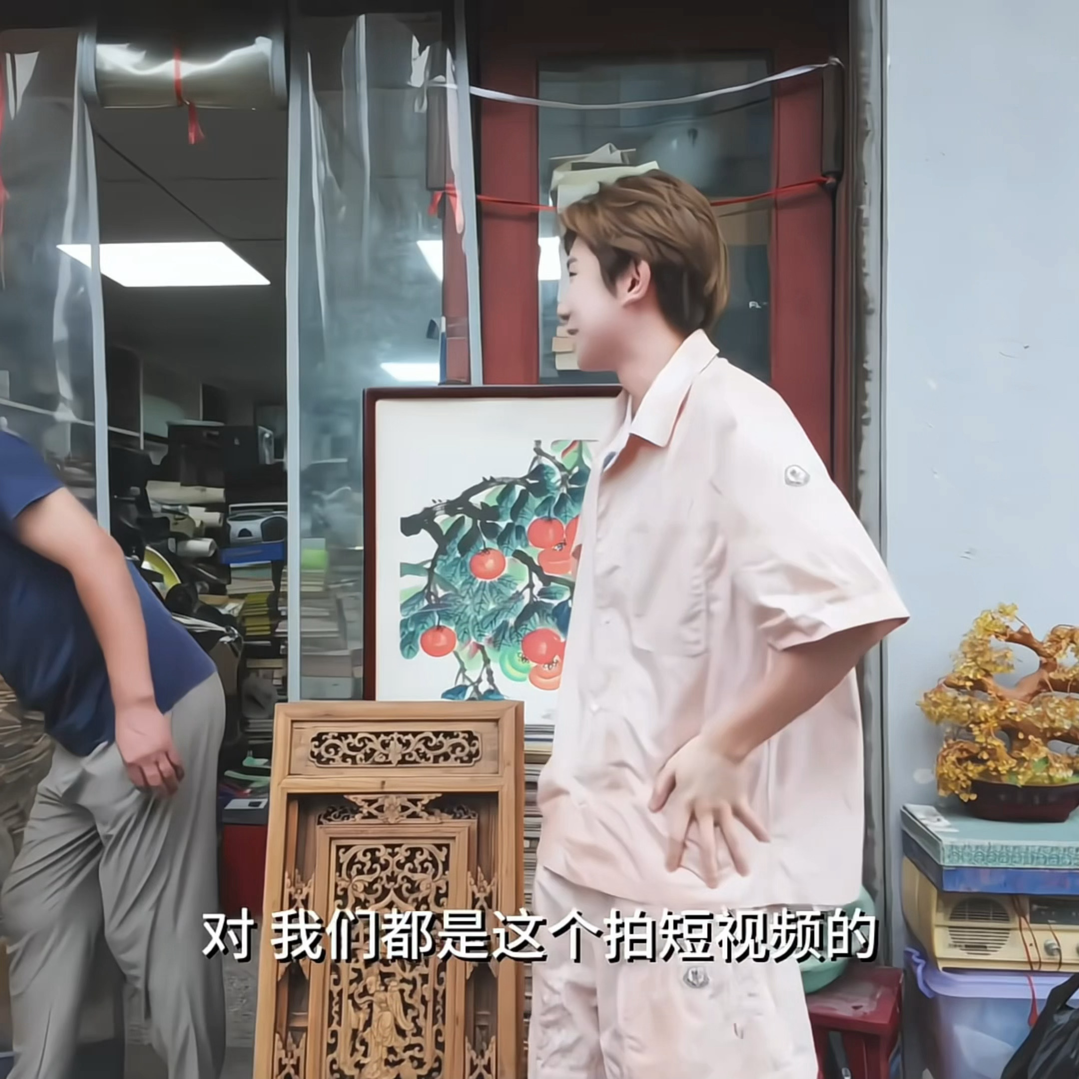 笑晕了小圆圆出门在外时刻牢记自己短视频博主的伪装身份 ​​​