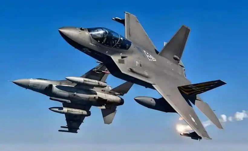 韩国KF-21量产机下线，这款"半隐身"战机凭啥敢叫板歼-20？
泗川，韩国航空