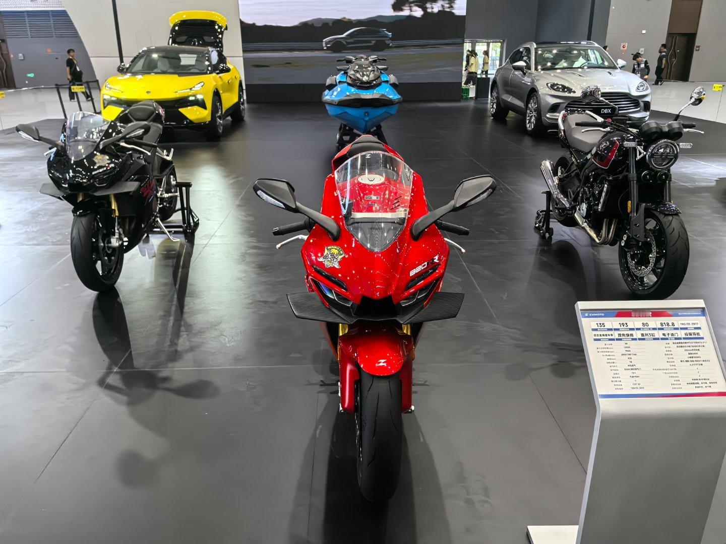 开局之年看中国开放自贸港【🏍️张雪机车空降海南消博会！冠军座驾排队到九月🔥】