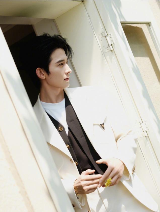 常华森官宣范思哲品牌大使！
常华森受邀参加北京国际电影节范思哲影人晚宴，在晚宴上