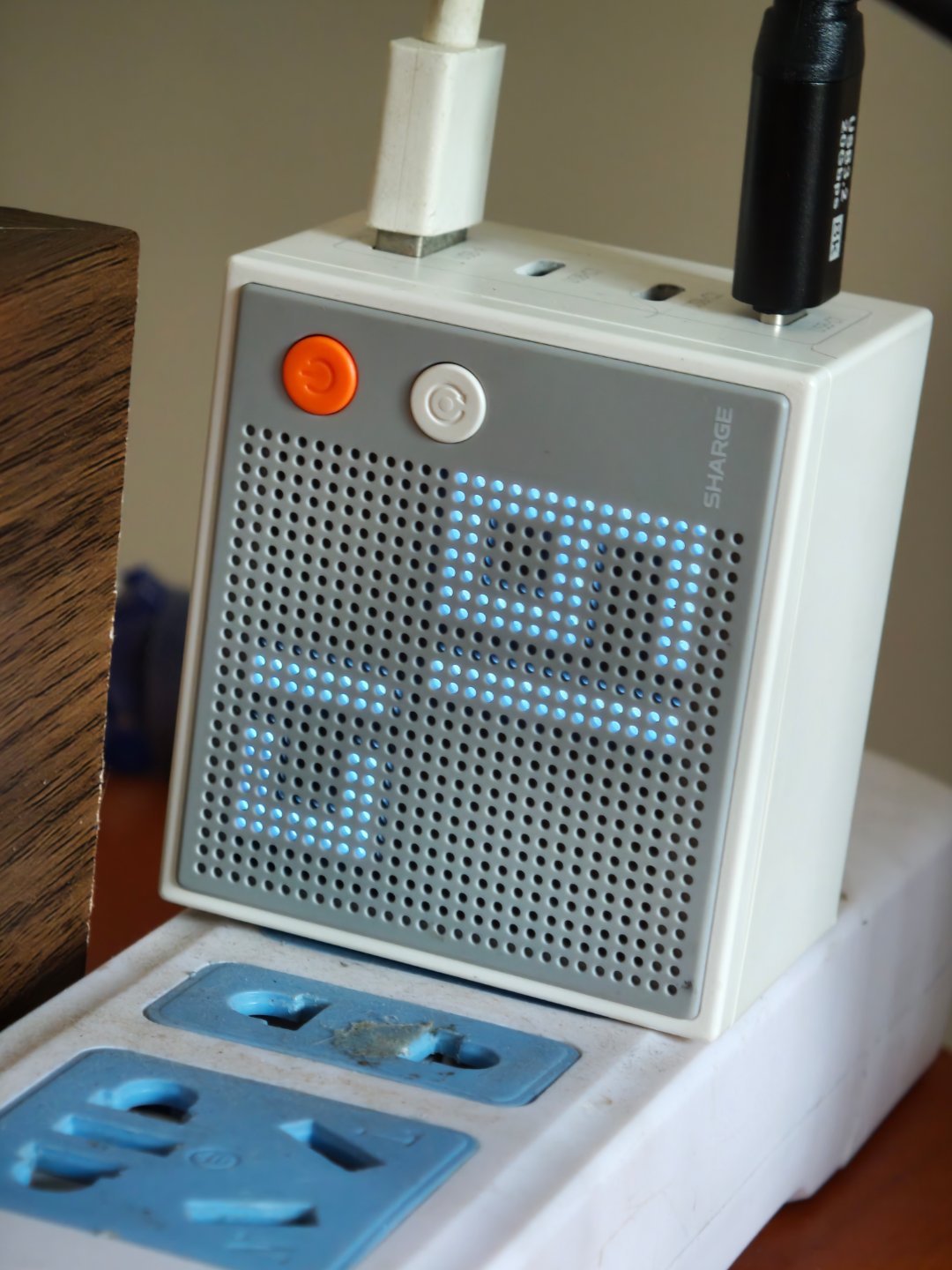 17p亮屏时候功率感觉是有点低了，这手机充满似乎要一小时