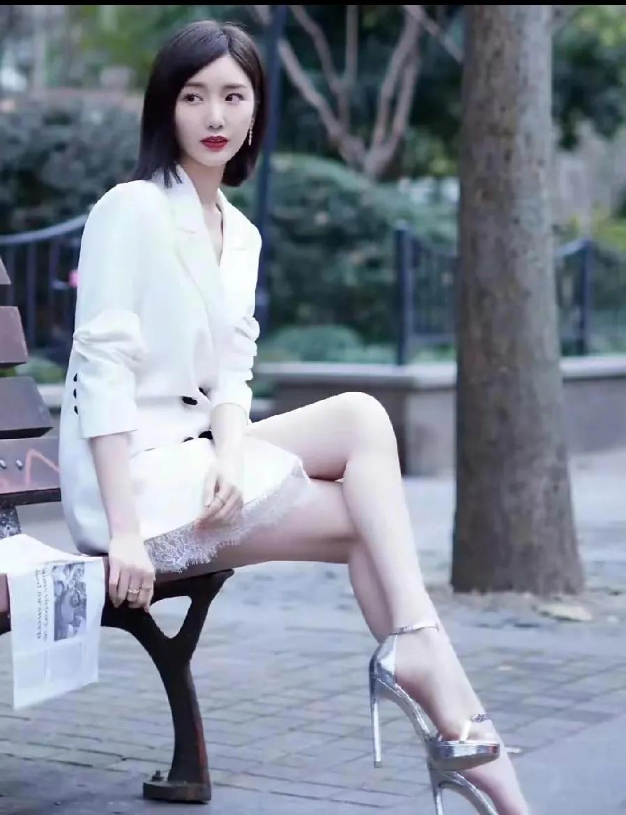 被毛晓彤的时尚感狠狠拿捏了！
 
说起毛晓彤，大家首先想到的可能是她精湛的演技，