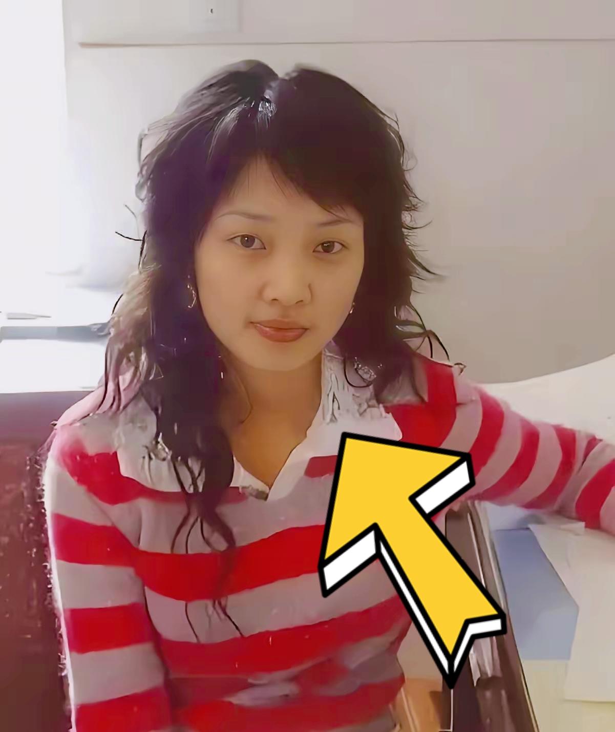 袁文婷，四川什邡人，1982年9月6日出生，汉族。她的家世其实挺让人心酸的，10