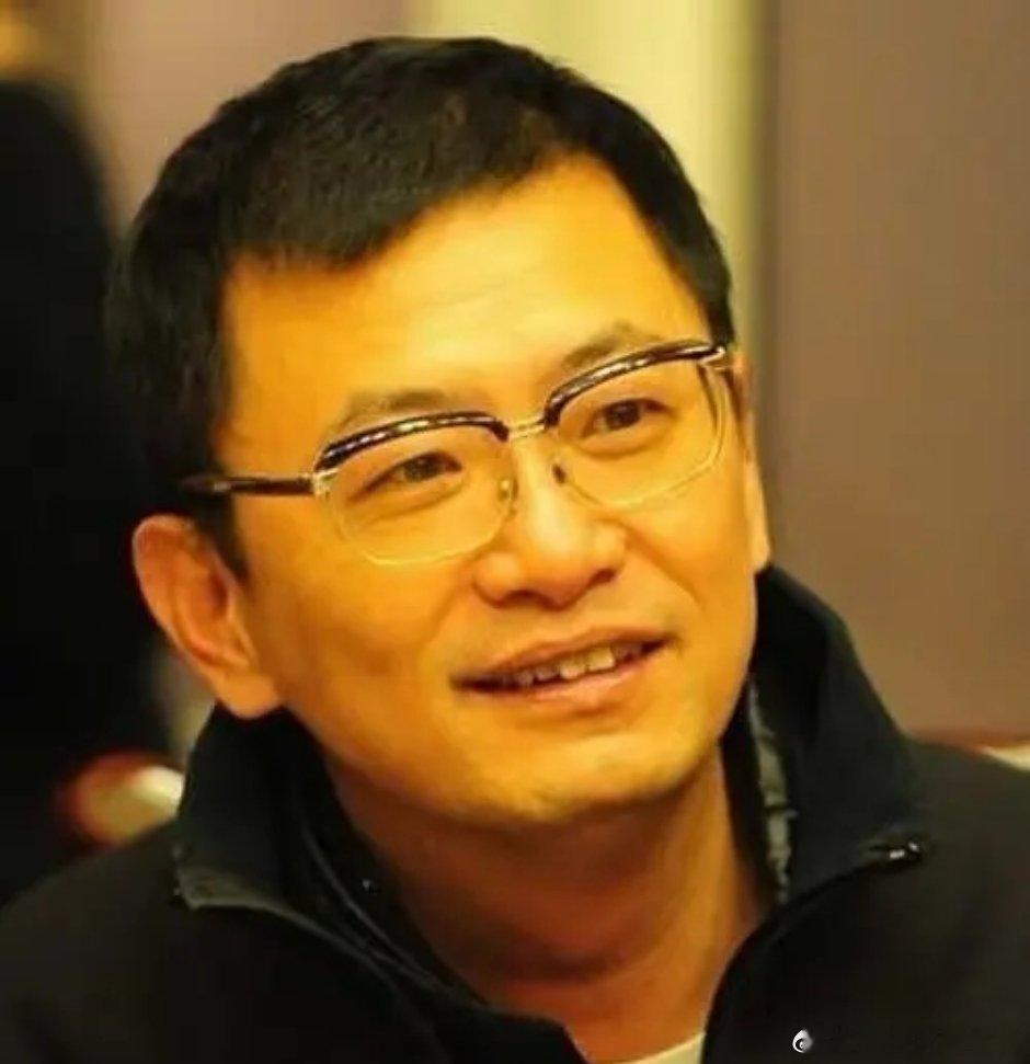 以前没有戴墨镜的🕶️王 