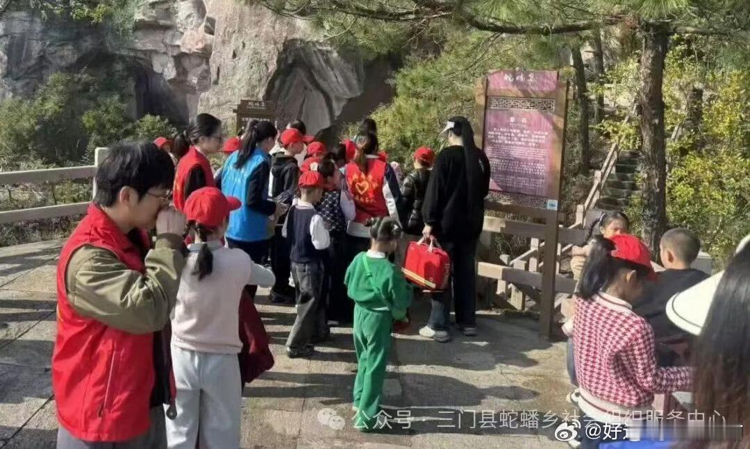 三门萌娃的非遗研学太治愈！探石窟、学螺钿、陪老人包饺子，在行走中触摸历史、传承匠