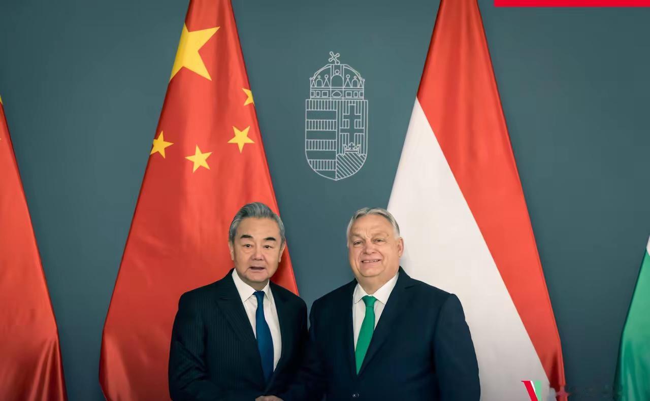匈牙利总理欧尔班今天写道：“很高兴会见王毅外长。匈牙利将继续加强与中国的伙伴关系
